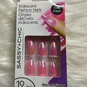 🩷5/$10 Sassy+Chic Iridescent Fashion Nails